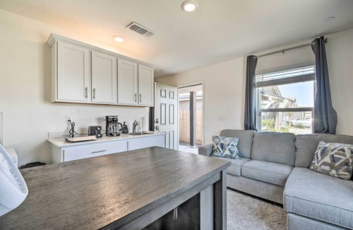Los Banos Apartment | Contemporary Los Banos Studio < 3 Mi to Dtwn!