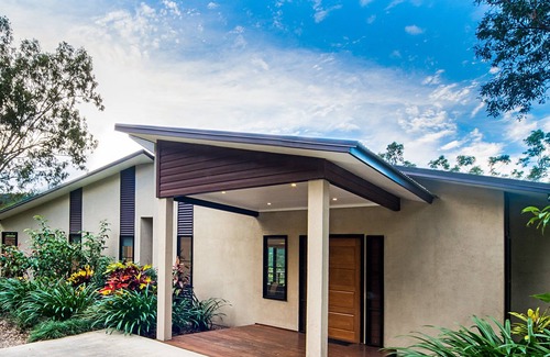 Palm Grove Resort | Contemporary Luxury with stunning views and spa