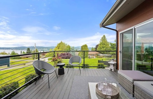 Bryn Mawr-Skyway House | Contemporary Seattle View Home