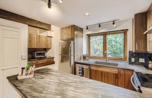 Central Boulder Apartment | Convenient 2 BDR near all things Downtown Boulder