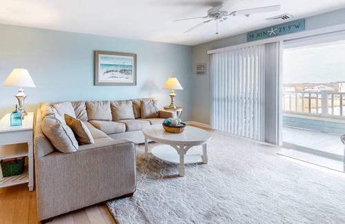 Heron Harbour Isle Condo | Convenient Condo w/Private Balcony, Water Views & Shared Pools