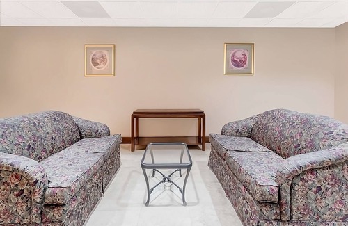 St. Augustine Hotel | Convenient Location in Historic Downtown! 3 Spaces, Onsite Pool & Free Parking