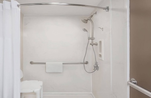 St. Augustine Hotel | Convenient Location in Historic Downtown! 3 Spaces, Onsite Pool & Free Parking