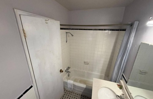Danville Hotel | Convenient Pet-Friendly Room in Danville Near Local Attractions + Parking