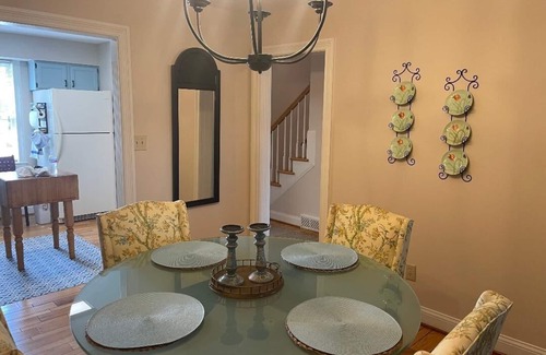 Midway House | Convenient Townhome in the heart of horse and bourbon country!