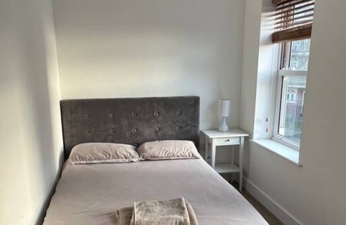 Stockwell Apartment | Conveniently Located Modern Flat