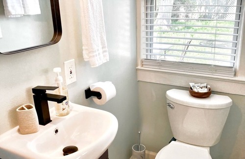 Del Mar House | Conveniently located in the heart of downtown Corpus Christi. Family home.