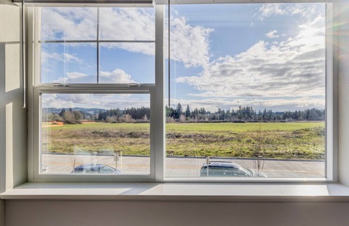 Hillsboro House | Cool Hillsboro 2BR w/Parking & A/C, nr Shopping, by Blueground