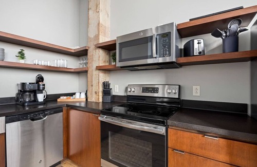 Peoria Apartment | Cooperage 214 | Mid-century 1BD Loft | Peoria