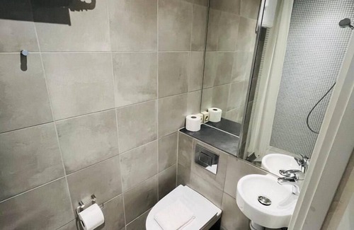 København NV Apartment | Copenhagen Studio Double Bed and Kitchen 3