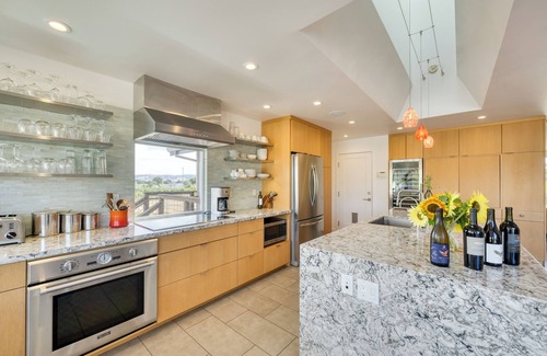 Sonoma House | Coplan Vineyards | 10-Acre Estate w/Pool, Spa, Bocce & Designer Interiors