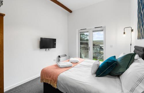 Porthtowan Apartment | Coppercroft Cottage - Stunning Coastal Home, Walk to Beach, Sleeps 4