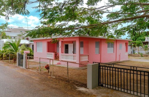 Stella House | Coral Casa-One block from the beach!