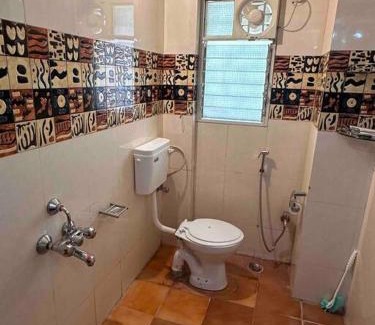 Koregaon Park Apartment | Coral: Pvt Studio in Koregaon Park. WiFi SmartTv AC