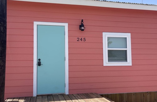 Matagorda House | "Coral Reef" waterfront home on a private road, lighted fishing pier, and wifi.
