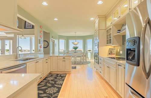 Klipsan Beach House | CORAL SUNSETS & SHIMMERING DEEP BLUE OCEAN VIEWS. LASTING MEMORIES MADE HERE!