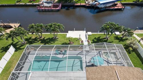 Fort Myers Villa | Coral Sunshine - large south terrace with poolspa
