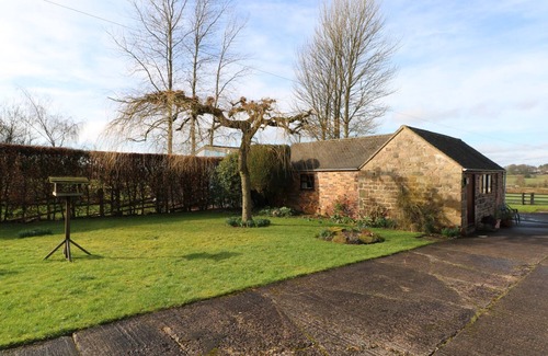 Stoke-on-Trent Cottage | CORDWAINER COTTAGE, romantic, character holiday cottage in Bagnall
