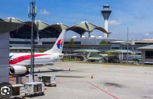 Kota Warisan Apartment | Core Soho Suites KLIA sepang Free WifI by Ezy Home