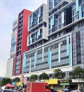 Kota Warisan Apartment | Core Soho Suites KLIA sepang Free WifI by Ezy Home
