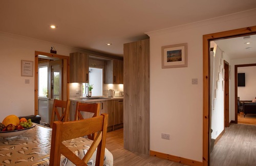 Aisgernis Cottage | CORNCRAKE COTTAGE (SU), pet friendly in Daliburgh, Isle Of South Uist