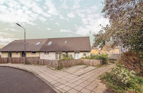 Dreghorn House | Corsehill Cottage - 3 Bedroom, 2 Bathroom House