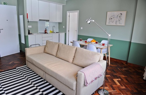 Santo Antonio Apartment | Cosmopolitan Comfort in Lisbon 4A - by Misha s Pl