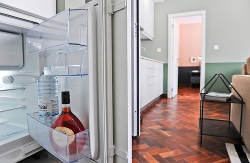 Santo Antonio Apartment | Cosmopolitan Comfort in Lisbon 4A - by Misha s Pl