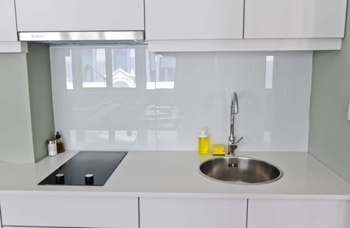 Santo Antonio Apartment | Cosmopolitan Comfort in Lisbon 4A - by Misha s Pl