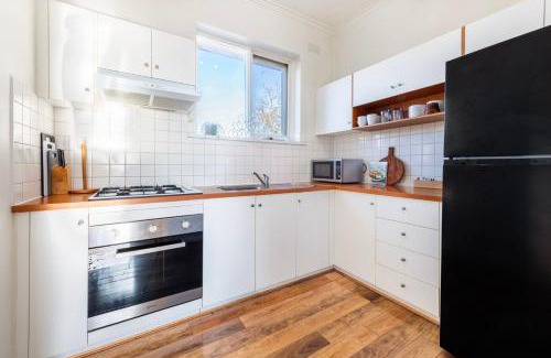 Elwood Apartment | Cosy 1BR Apartment in heart of Elwood