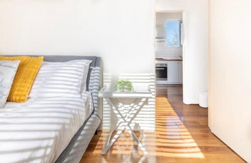 Elwood Apartment | Cosy 1BR Apartment in heart of Elwood