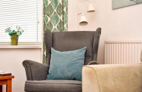 Canton House | Cosy 2 bed home in Canton Pass The Keys