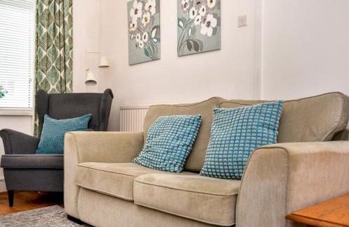 Canton House | Cosy 2 bed home in Canton Pass The Keys