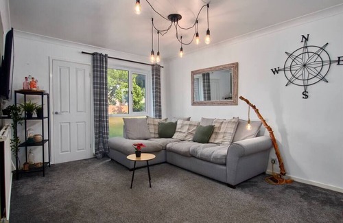 Seaton Delaval Apartment | Cosy 2 bedroom flat, with parking & garden