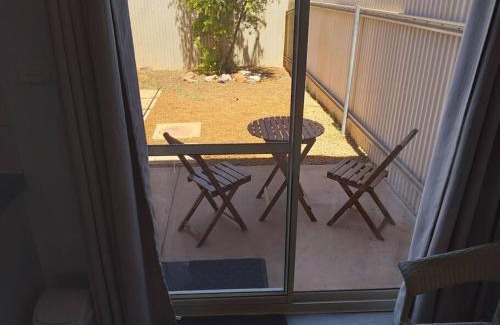 South Kalgoorlie House | Cosy 2 bedroom Unit in a secure gated complex