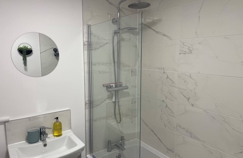 Dover House | Cosy 3-Bed Dover | Sleeps 8 | EV + Free Parking