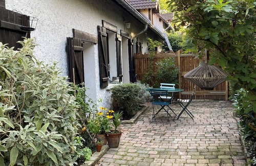 Saint-Remy-l'Honore House | Cosy 80 m2 house with independent courtyard