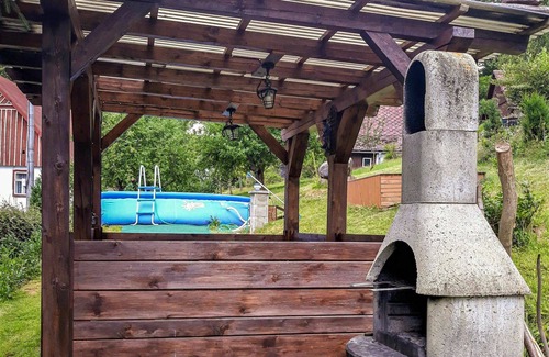 Starkov Villa | Cosy apartment in villa for 4 guests with WIFI, pool, TV, patio and pets allowed