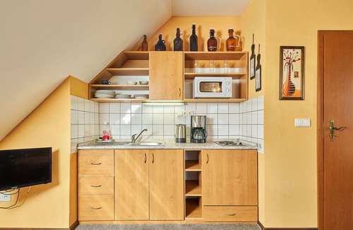 Starkov Villa | Cosy apartment in villa for 4 people with pool, WIFI, TV, patio and pets allowed
