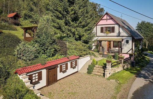 Starkov Villa | Cosy apartment in villa for 4 people with pool, WIFI, TV, patio and pets allowed