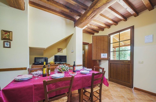 Orentano Apartment | Cosy apartment for 7 guests with A/C, pool, WIFI, TV and patio