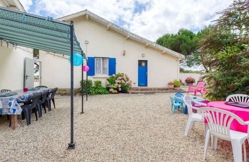 Jau-Dignac-et-Loirac House | Cosy apartment in villa for 5 people with WIFI and TV
