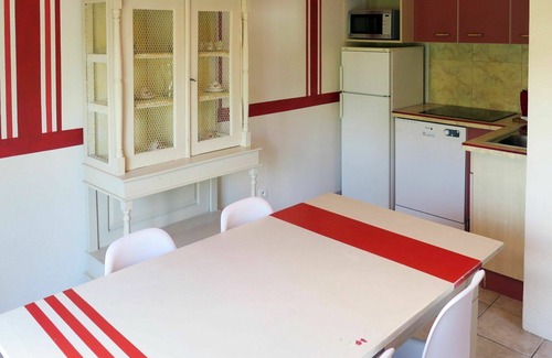 La Bastide-Clairence Apartment | Cosy apartment for 4 guests with WIFI, pool, TV, terrace and pets allowed