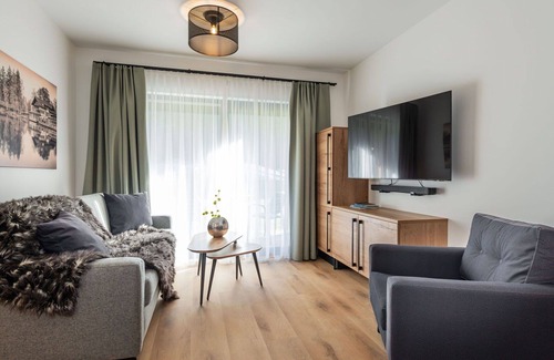Kirchberg in Tirol Apartment | Cosy apartment for 6 people with pool, WIFI, TV and terrace