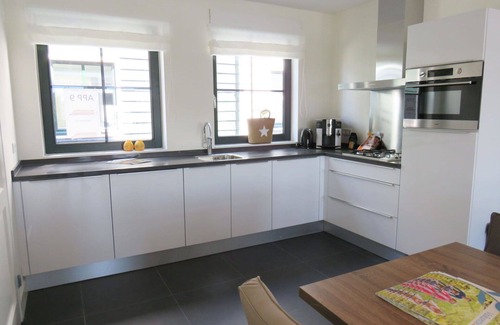 Uitdam Apartment | Cosy apartment for 8 guests with WIFI, pool, TV and terrace