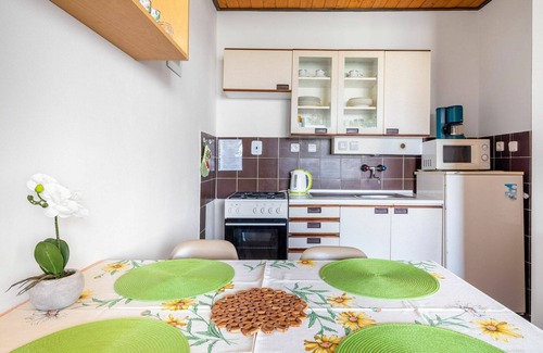 Rabyne Apartment | Cosy apartment for 5 guests with WIFI, patio, pets allowed and panoramic view