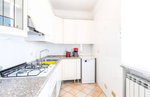 Pantai Apartment | Cosy apartment for 6 people with WIFI, pool, TV and terrace