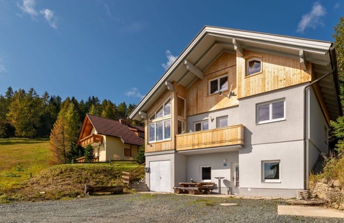 Albeck Apartment | Cosy apartment for 10 guests with WIFI, TV and patio