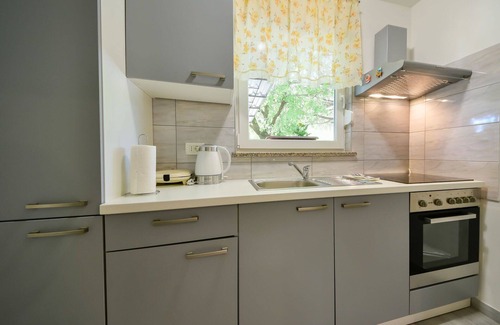 Mihotici Apartment | Cosy apartment for 2 guests with WIFI, A/C, TV and terrace