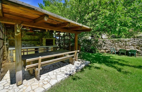 Mihotici Apartment | Cosy apartment for 2 guests with WIFI, A/C, TV and terrace